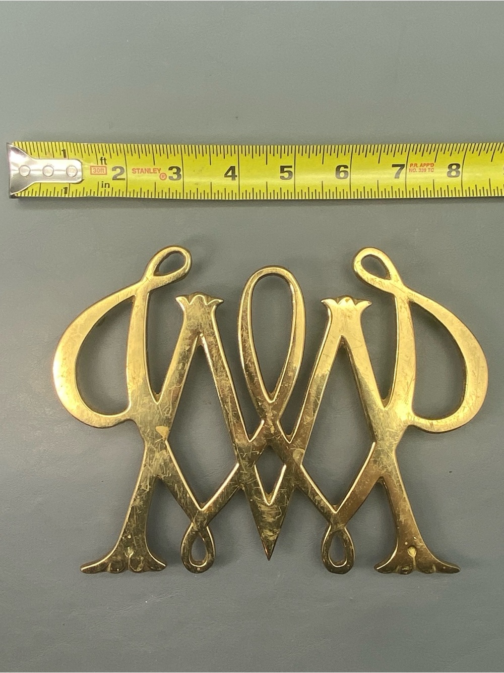 Vintage William and Mary Brass Trivet Virginia Metalcrafters Williamsburg 1950 - Picture 8 of 8